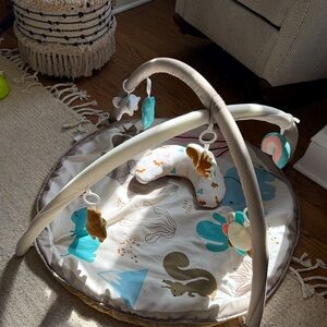 Infant playmat Forest animal 8 piece set. Easily collapsible and put together